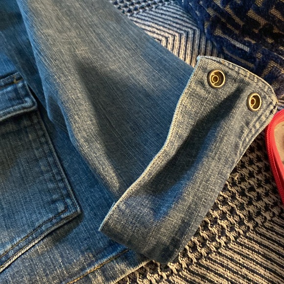 Gap stretch Blue Jean Jacket, size Large, 4 front pockets, snap buttons - Picture 2 of 8